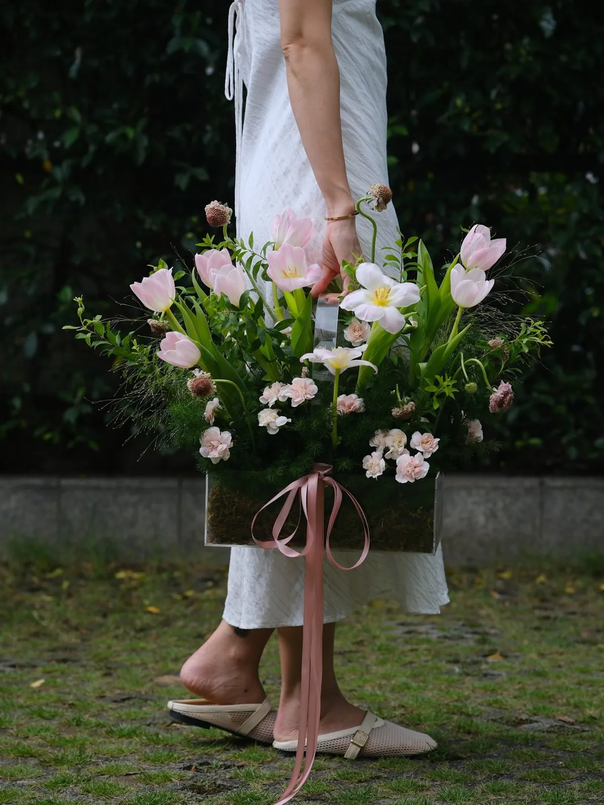 Trưng Bày Hoa Tulip: Những Điều Cần Biết Để Không Gian Thêm Nét Duyên