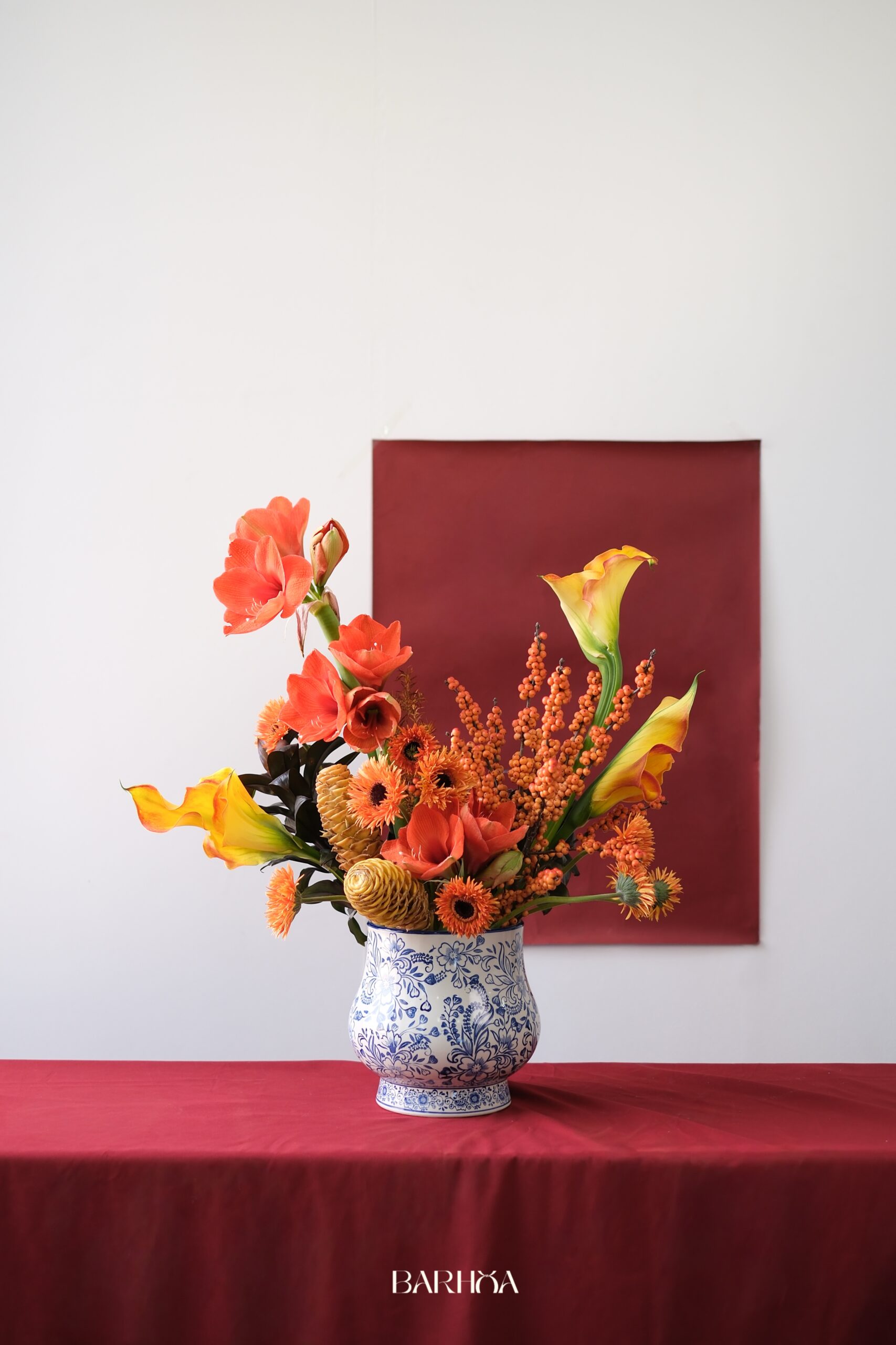 bình hoa loa kèn vàng và nghệ tây bình hoa loa kèn vàng và nghệ tây